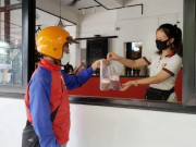Tin tức - Tin tức 24h: Shipper dương tính COVID-19 với lịch trình phức tạp, cả huyện giãn cách xã hội