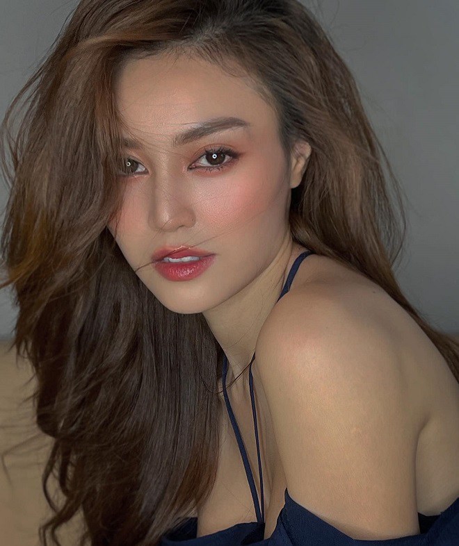 Ninh Dương Lan Ngọc khoe nhan sắc xinh đẹp. 