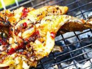 Lifestyle - Con cá xấu xí đến kinh dị, trước làm thức ăn cho gà, vịt giờ trở thành món khoái khẩu của nhiều người