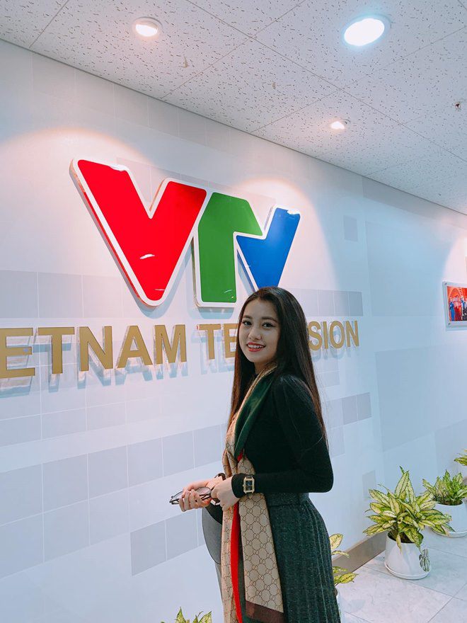 Vừa học vừa làm nhưng Phạm Thuý Quỳnh luôn hoàn thành xuất sắc mọi công việc.