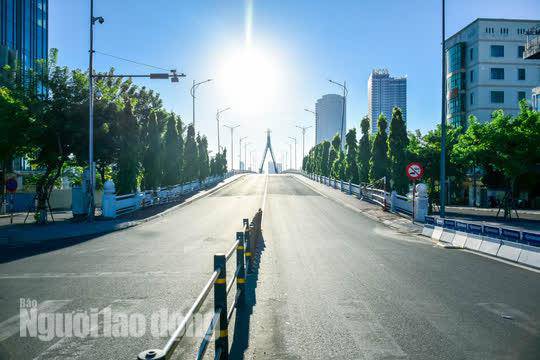 Đường Lê Duẩn hướng về cầu sông Hànimg src/upload/3-2021/images/2021-08-16/1629085827-89bbb6b1f9aea15ecb4f3a933215aa4b.jpg width660 /