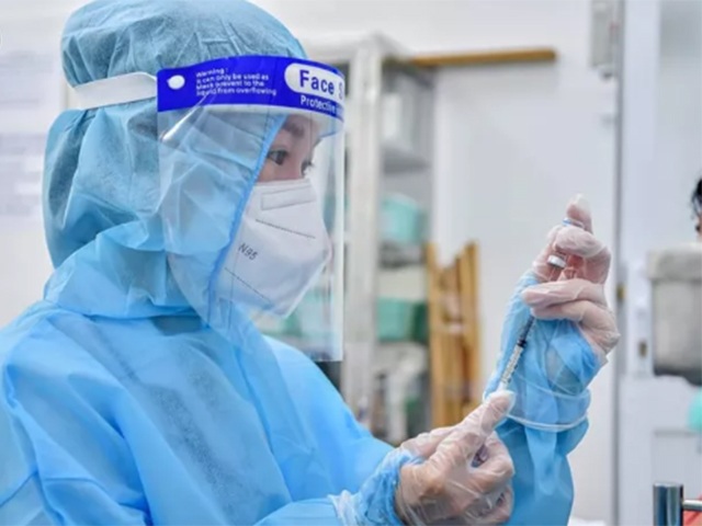 Vì sao người đàn ông ở Gò Vấp tiêm 2 mũi vắc-xin Vero Cell trong 1 phút?