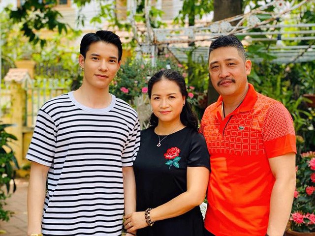 Người tình bà Sa Hương Vị Tình Thân: Hôn nhân kín tiếng đủ nếp tẻ, có lúc lương 200 nghìn