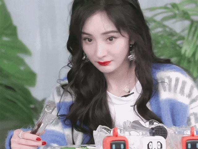 Dương Mịch U40 vẫn trẻ như gái 18, ảnh camera thường mới khiến fan giật mình