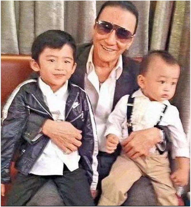 Nam nghệ sĩ gạo cội hài lòng vì Trương Bá Chi nuôi 2 cháu trai rất tốt.