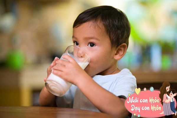 Trẻ nhỏ nên uống sữa tươi hay sữa bột? Bác sĩ mách mẹ chọn loại sữa tốt nhất cho con - 6