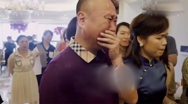 Clip: Bố bật khóc khi con gái đi lấy chồng khiến ai cũng rưng rưng - 3