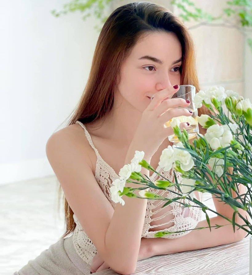 Thanh Hằng đụng phong cách Hà Hồ, trẻ trung nhưng không thể bì nổi amp;#34;báu vậtamp;#34; mẹ bỉm    - 3