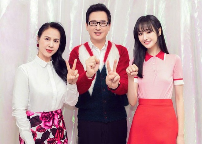 Nhiều người hoài nghi chuyện Trịnh Sảng than nghèo khi ở Mỹ trong khi mẹ ruột vẫn rất vui vẻ.