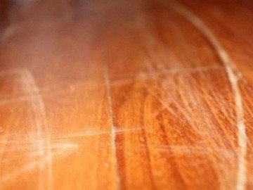 Ở nhà lâu ngày vì dịch, hãy tranh thủ làm bóng sàn gỗ nhà mình bằng cách cực hay với loại quả rẻ tiền luôn có sẵn trong nhà bếp