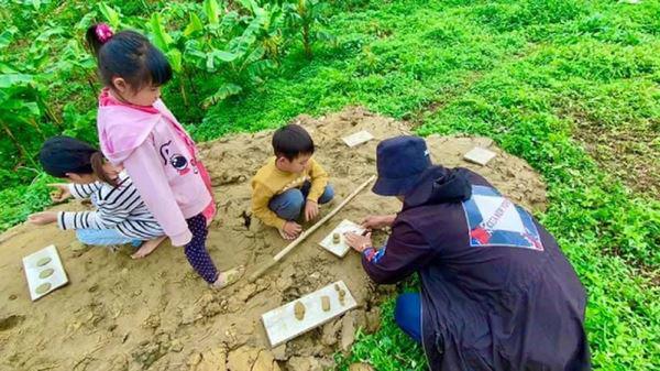 Nghỉ dịch Ốc Thanh Vân đưa các con ra vườn, nhà Lý Hải về nông trại cuốc đất trồng rau - 10