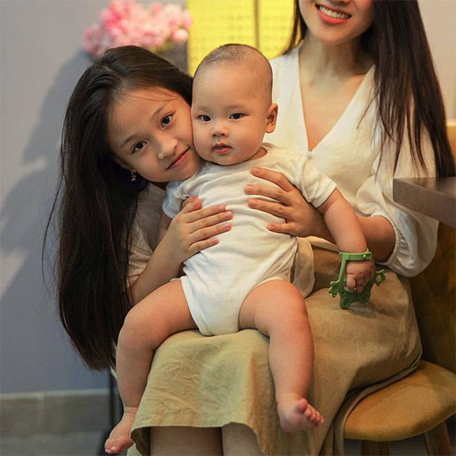 Con gái Phan Đình Tùng xinh như Hoa hậu, mới 8 tuổi đã trăn trở về nhan sắc “thua” mẹ - 6