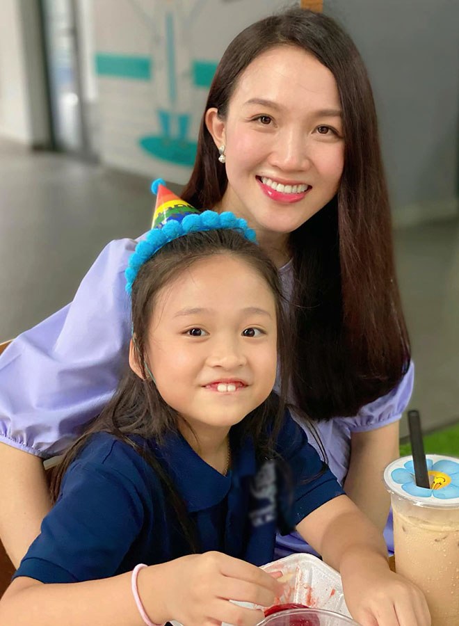 Con gái Phan Đình Tùng xinh như Hoa hậu, mới 8 tuổi đã trăn trở về nhan sắc “thua” mẹ - 10