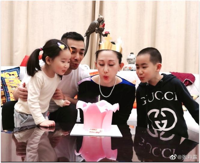 17 năm bên nhau, Triệu Văn Trác và bà xã vẫn rất ngọt ngào.