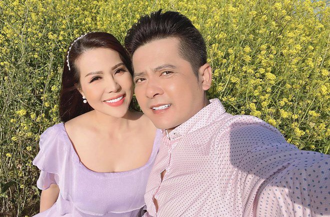 Hoàng Anh và Thắm Bebe thân thiết.