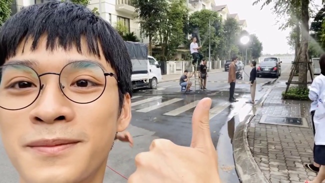 Hậu trường cảnh tạo mưa giả được diễn viên Trần Nghĩa bật mí.