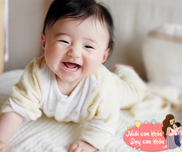 Các chuyên gia y tế từ Đại học Washington, Hoa Kỳ đã quan sát thấy một chi tiết nhỏ rất quan trọng, đó là những đứa trẻ thông minh thường có xu hướng cười với những thứ bên ngoài sớm hơn những đứa trẻ khác.