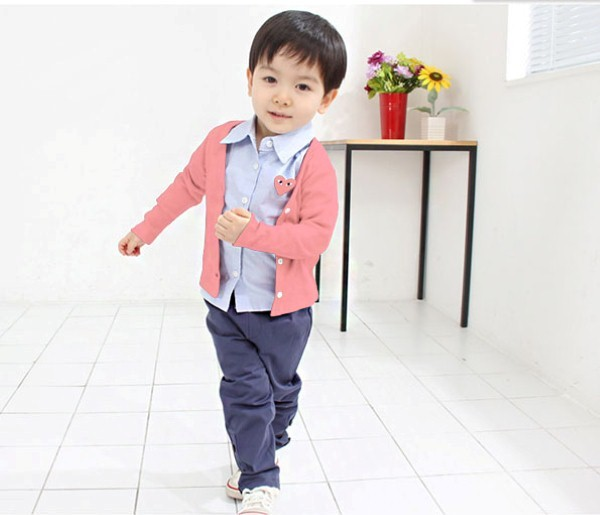 Đặt tên đệm lót chữ Anh cho bé. (Ảnh minh họa)