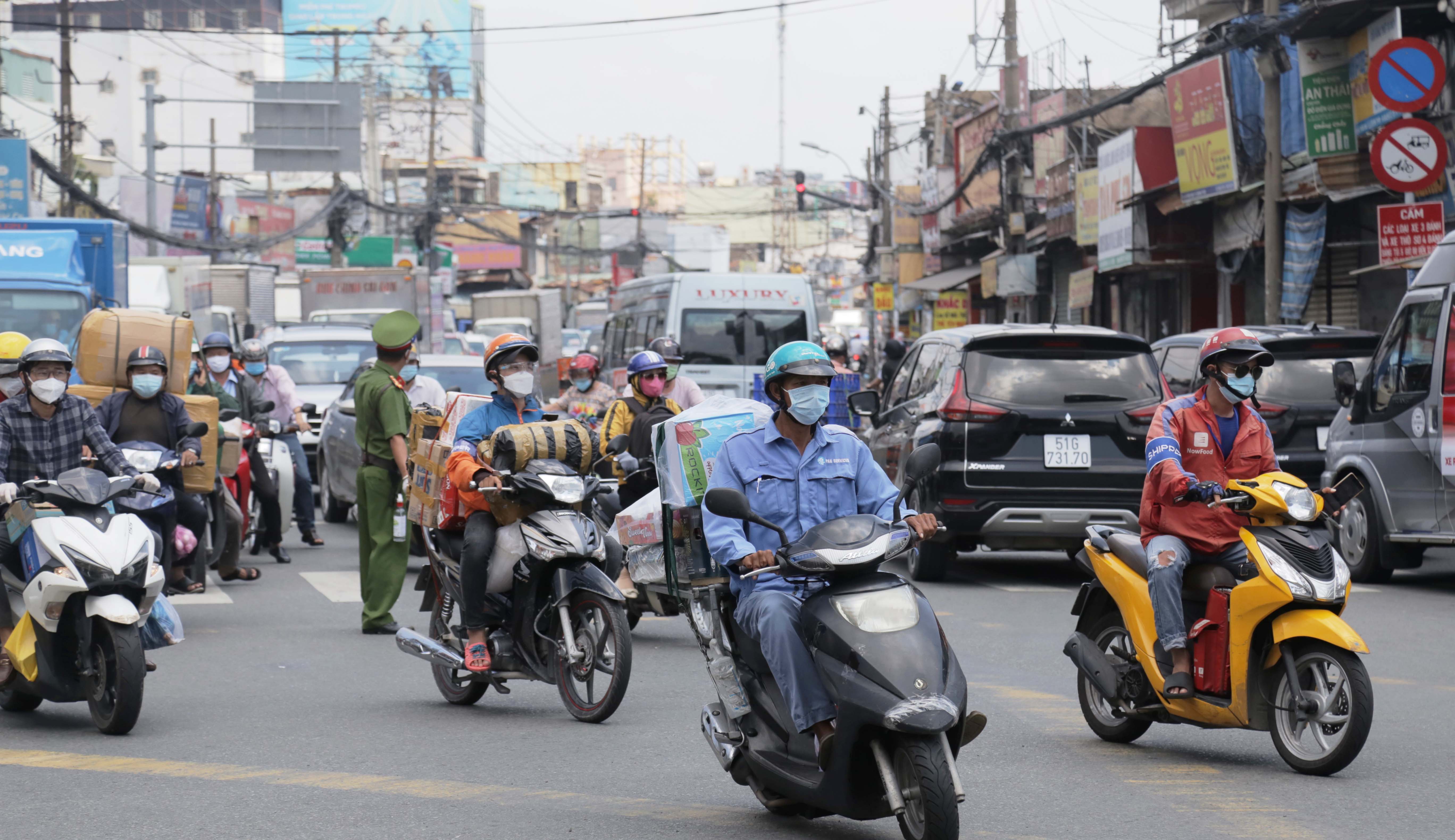 img alt src/upload/3-2021/images/2021-08-21/nguoi-dan-tphcm-un-un-den-sieu-thi-mua-thuc-pham-nhieu-tuyen-duong-ket-cung-anh-3-1629525965-379-width5472height3648-1629529686-510-width5472height3648.jpg stylewidth: 1000px; height: 667px; /