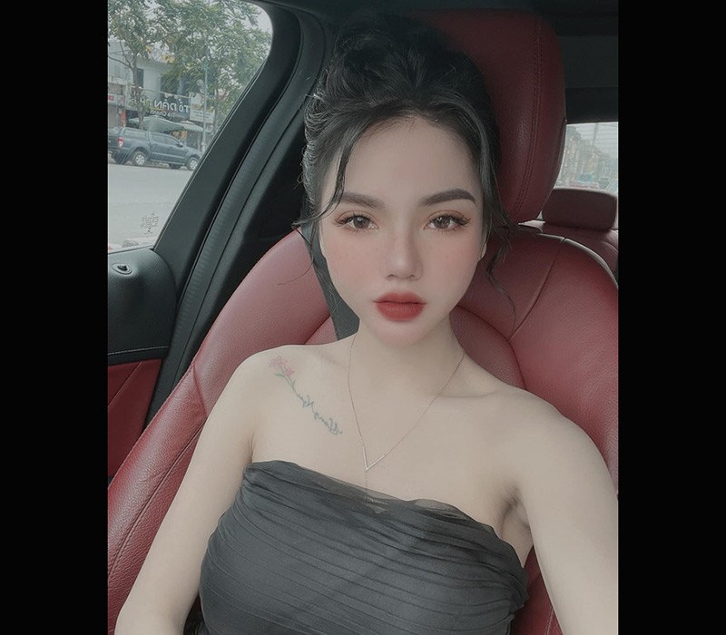 Lã Thị Ngọc sinh năm 1993, cô thường được chú ý với những bức ảnh gợi cảm, thời thượng trên mạng xã hội với hàng ngàn lượt like.

