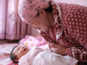 Bà bầu - Vợ mới đẻ, chồng lén lấy tóc con đi xét nghiệm ADN, nhận kết quả gia đình tan nát