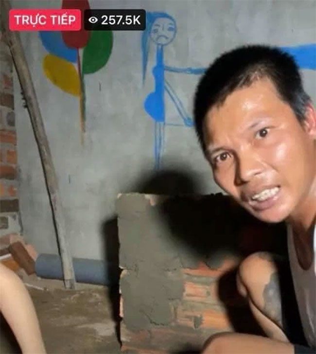 Anh Lộc phụ hồ phá kỷ lục livestream của đại gia Phương Hằng, dân mạng đổ xô vào xem - 1