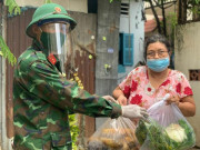 Tin tức - Bộ đội mang lương thực đến từng hộ dân TP.HCM ngày đầu thực hiện cách ly triệt để