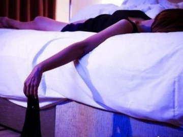                           Chồng sờ soạng người phụ nữ khác khi đang ngủ cạnh vợ, cách xử lý của vợ gây ngỡ ngàng                    