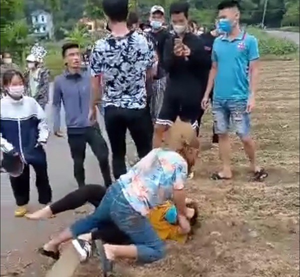 Một trong 2 nữ sinh đánh nhau đầu tiên đang học tại Trung tâm giáo dục thường xuyên huyện Kim Bôi.