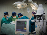 Bà bầu - Tinh trùng quá mạnh, người đàn ông đau đớn triệt sản 2 lần vợ vẫn liên tiếp gánh hậu quả