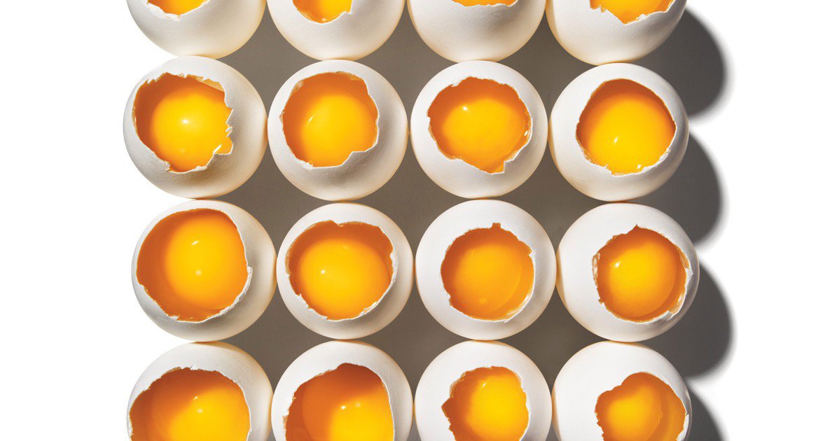 Mua trứng gà nên lấy quả to hay nhỏ, học 4 mẹo này để chọn được trứng ngon - 1