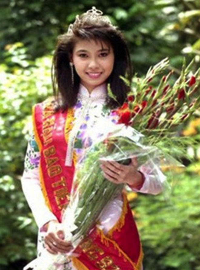 Từng tắm chung với lợn, Hoa hậu trẻ nhất Việt Nam làm mẹ giàu sang, nuôi con như quý tộc - 1