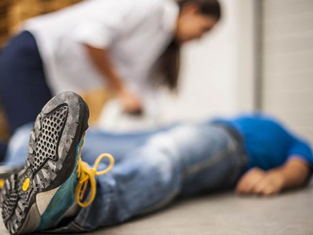 Tôi cao huyết áp thì khi làm chuyện ấy có thể bị thượng mã phong không?