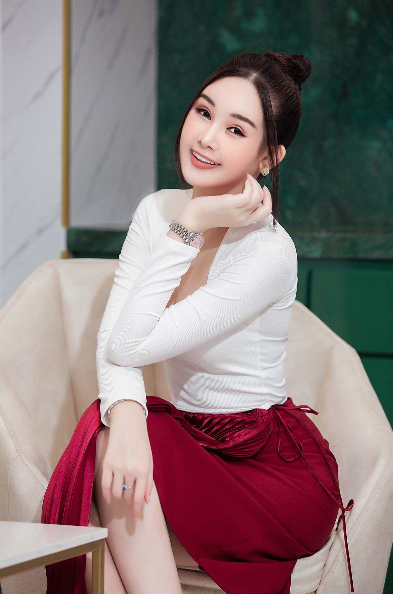 Sự thay đổi đáng kể của người đẹp khi có chỉnh sửa một số điểm trên gương mặt như mũi hay răng. Nhan sắc hiện tại đã được cải thiện hơn rất nhiều của Hoa hậu Đại Dương 2017 Lê Âu Ngân Anh