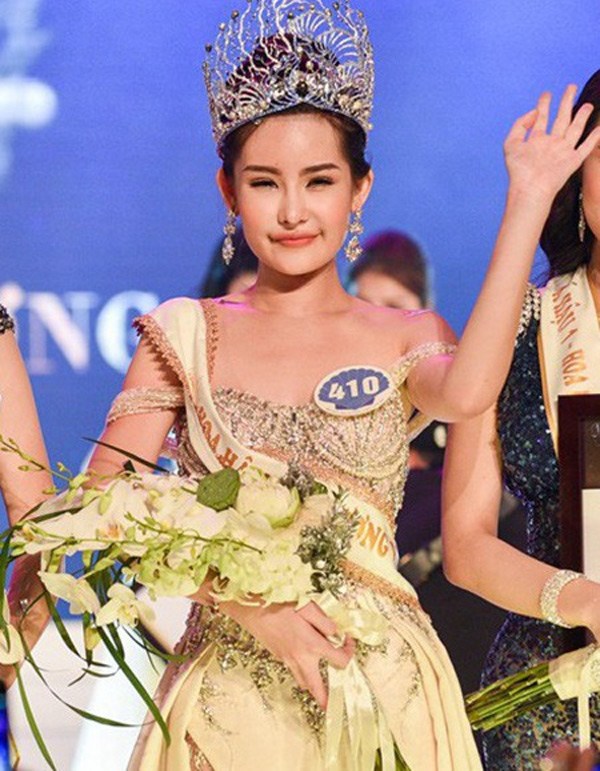 Lê Âu Ngân Anh trong đêm đăng quang Hoa hậu Đại Dương và vấp nhiều chỉ trích từ dư luận vì vẻ đẹp không hoàn toàn tự nhiên như tiêu chí cuộc thi đưa ra, nhan sắc của cô thời điểm này cũng không được đánh giá cao.