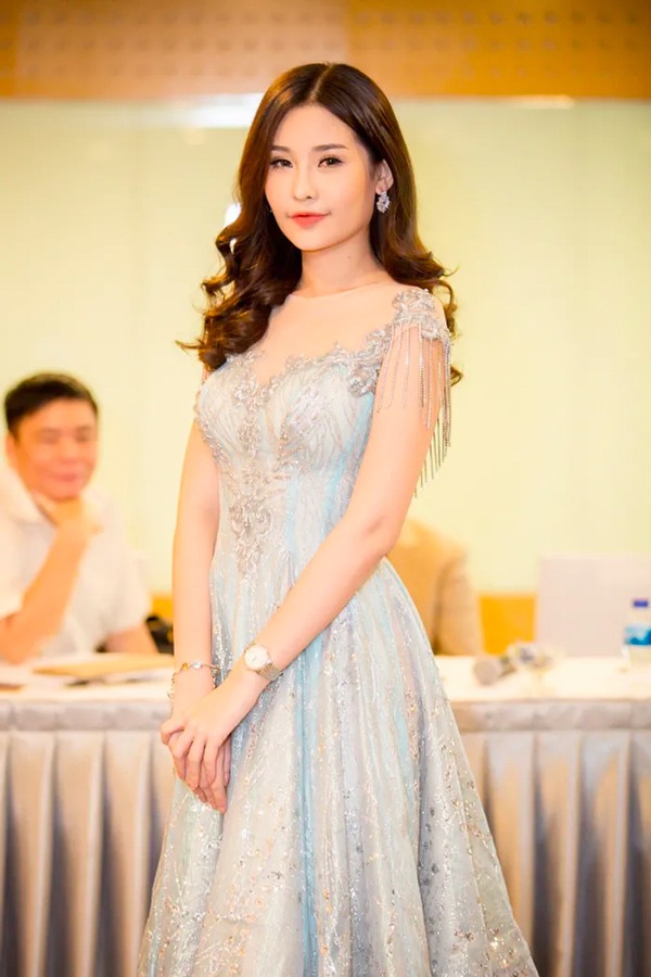 Theo đó, Lê Âu Ngân Anh đã can thiệp sửa mũi từ tháng 03/2016 và tháo sụn mũi nhân tạo từ tháng 04/2017 tham gia vòng chung kết. Cùng với chia sẻ gây sóng của mình, tân hoa hậu cũng từng có nguy cơ bị huỷ bỏ danh hiệu.