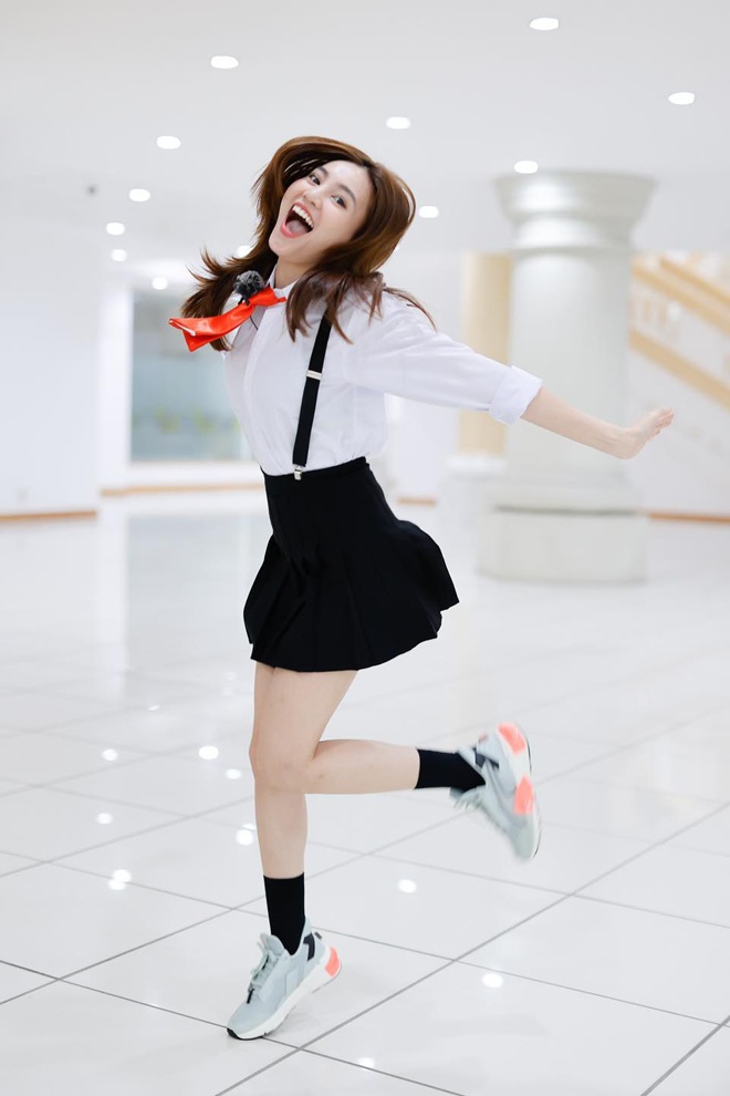 emLan Ngọc - mỹ nữ vui vẻ của showbiz Việt./em