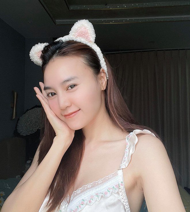 Lan Ngọc dễ thương ngoài đời khi để mặt mộc.