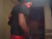 Clip Eva - Bịt kín mặt rồi đạp tung cửa định trộm cắp, 4 tên cướp chạy trối chết khi vừa thấy chủ nhà