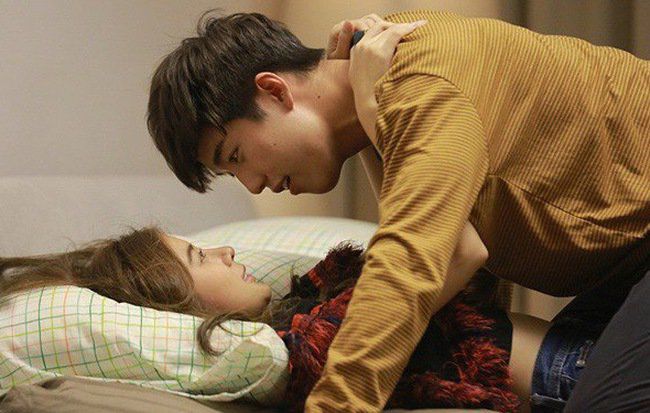 Sau đêm tân hôn mặn nồng chồng bỗng biến mất, tôi amp;#34;hóa đáamp;#34; nhìn vài đồng bỏ lại trên gối - 1