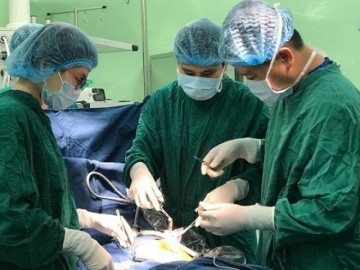 Bé gái đau bụng nhưng bố mẹ sợ COVID-19 không đưa đi khám, tuần sau phải vào thẳng phòng mổ