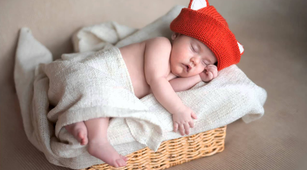 Tiếng ồn trắng hay nhạc trắng có thể giúp bé sơ sinh nhanh đi vào giấc ngủ (Ảnh minh họa)