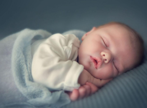 Làm gì nếu trẻ sơ sinh không có giấc ngủ sâu trong ngày?  - 4