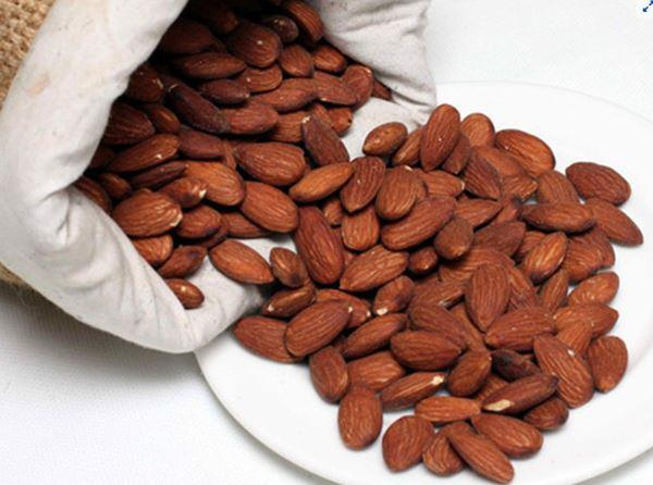 Hàm lượng canxi trong hạnh nhân chứa tới 264mg trong 100g hạnh nhân (Ảnh internet)