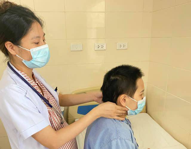 Đau lưng khi bầu 4 tháng, mẹ Hà Nội khóc cạn nước mắt khi phát hiện ung thư di căn