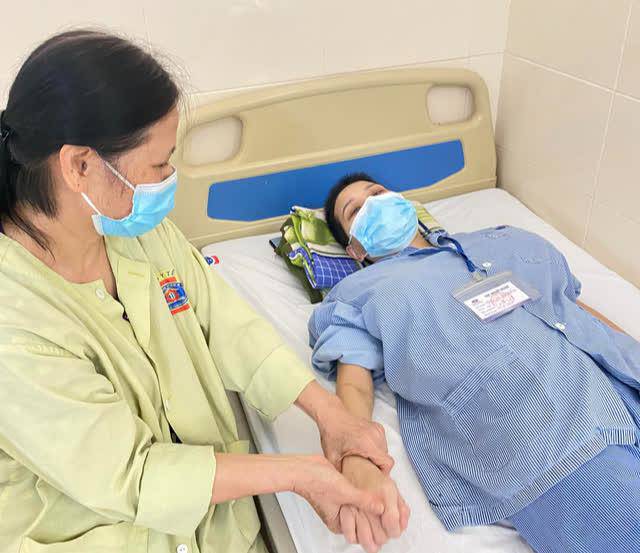 Đau lưng khi bầu 4 tháng, mẹ Hà Nội khóc cạn nước mắt khi phát hiện ung thư di căn - 3