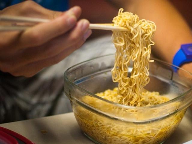 Có những chất gì trong loại mì người Việt ăn nhiều thứ 3 thế giới, 7 tỷ gói/năm?