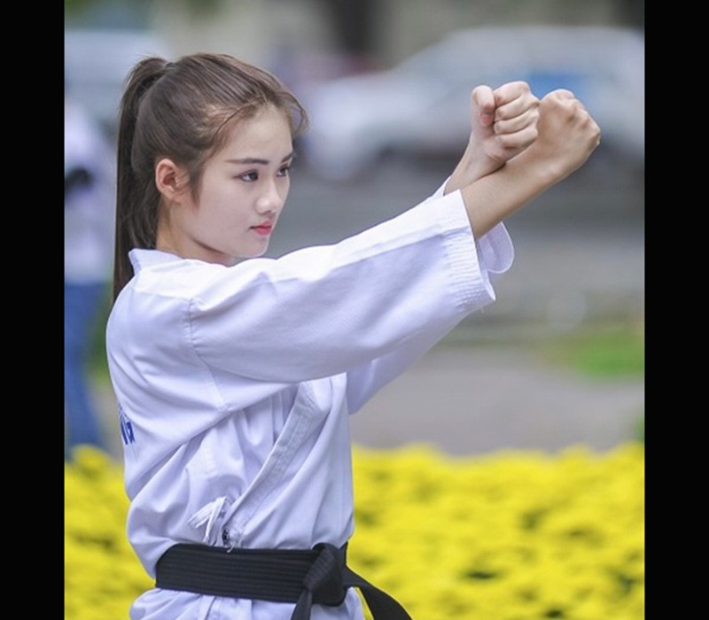 Người đẹp này từng giành được tổng cộng 30 Huy chương karatedo cấp quốc gia và cấp tỉnh. Trong đó có tới 16 tấm Huy chương vàng. 
