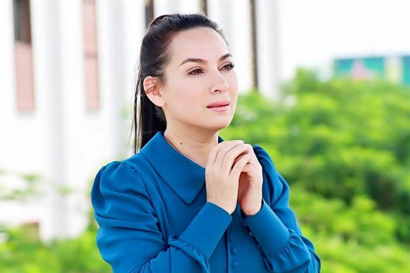 Với thông tin hiện tại, người hâm mộ đang rất lo lắng cho tình trạng của nữ ca sĩ, mong cô sẽ chiến thắng COVID-19.
