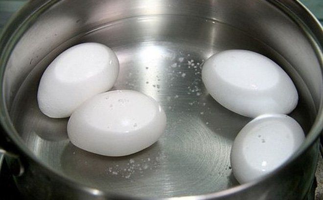Luộc trứng bằng nước sôi hay lạnh, nhiều người làm sai bảo sao trứng nứt vỏ, không ngon - 4